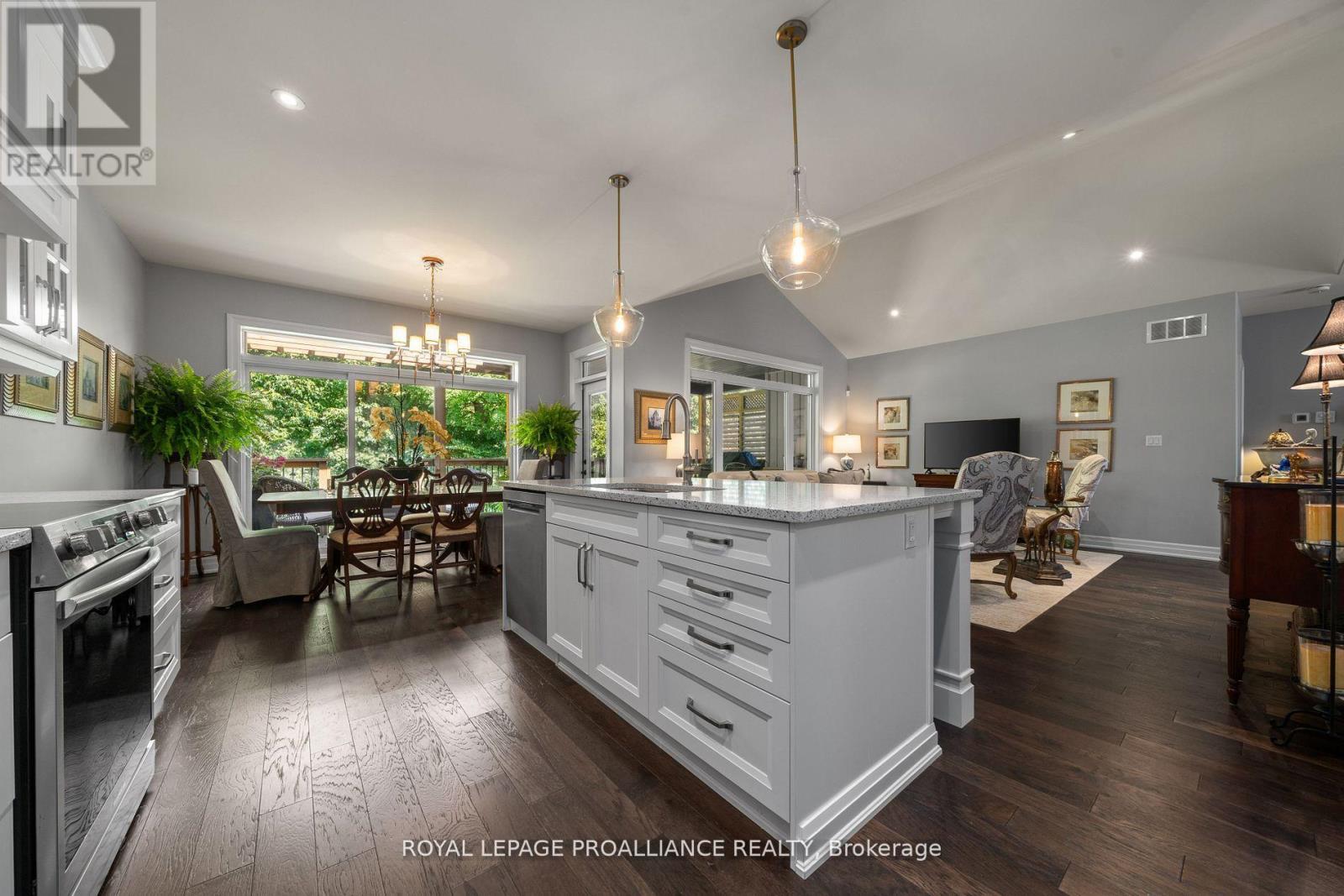 27 Autumn Grove, Quinte West, Ontario K8V 0G9 - Photo 22 - X12554708