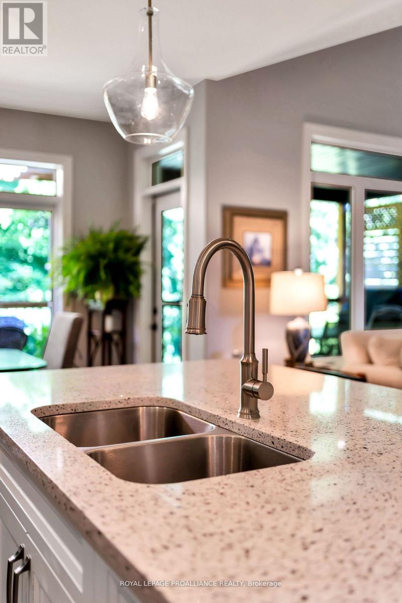 27 Autumn Grove, Quinte West, Ontario K8V 0G9 - Photo 23 - X12554708