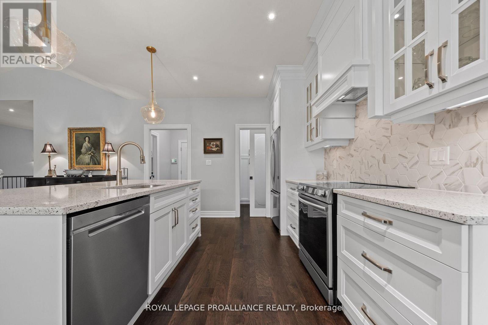 27 Autumn Grove, Quinte West, Ontario K8V 0G9 - Photo 24 - X12554708