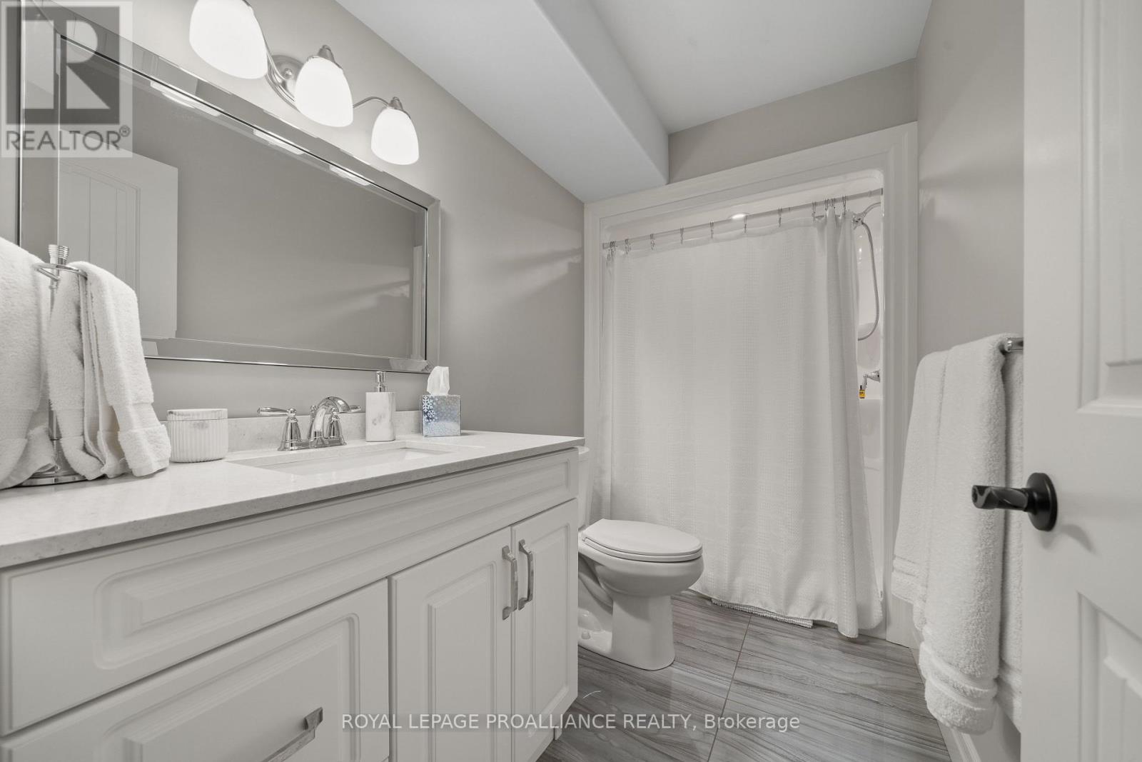 27 Autumn Grove, Quinte West, Ontario K8V 0G9 - Photo 35 - X12554708