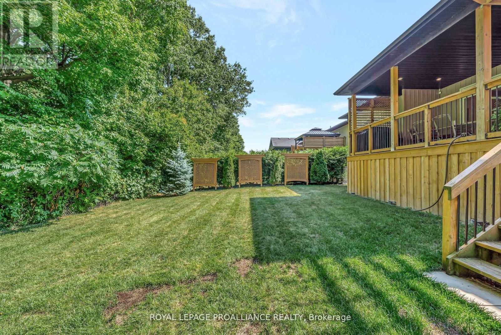 27 Autumn Grove, Quinte West, Ontario K8V 0G9 - Photo 44 - X12554708