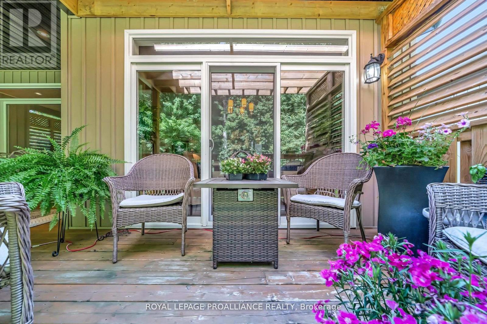 27 Autumn Grove, Quinte West, Ontario K8V 0G9 - Photo 45 - X12554708