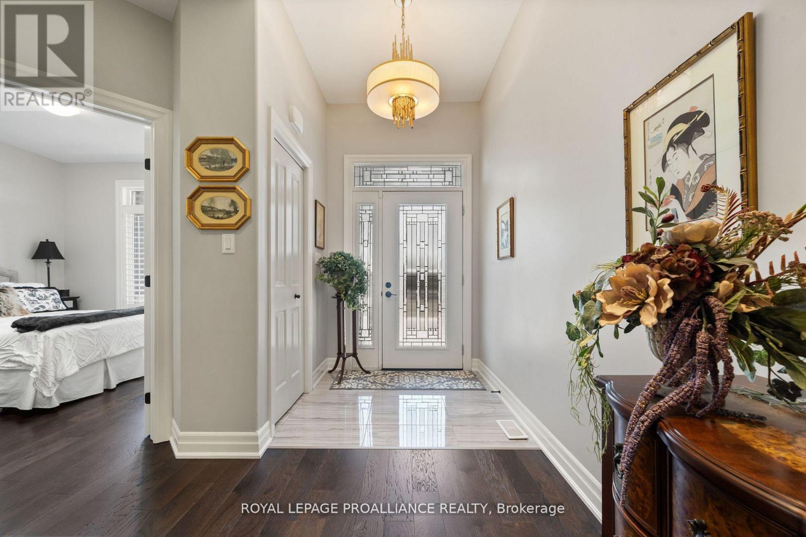 27 Autumn Grove, Quinte West, Ontario K8V 0G9 - Photo 5 - X12554708