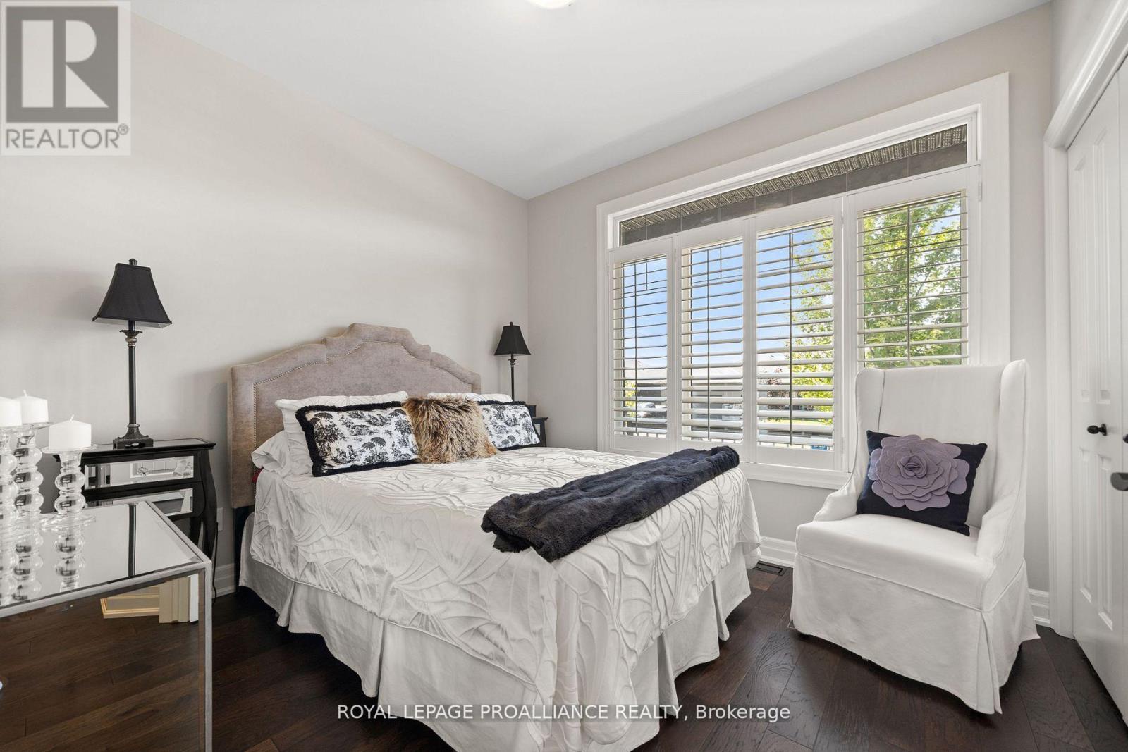 27 Autumn Grove, Quinte West, Ontario K8V 0G9 - Photo 7 - X12554708