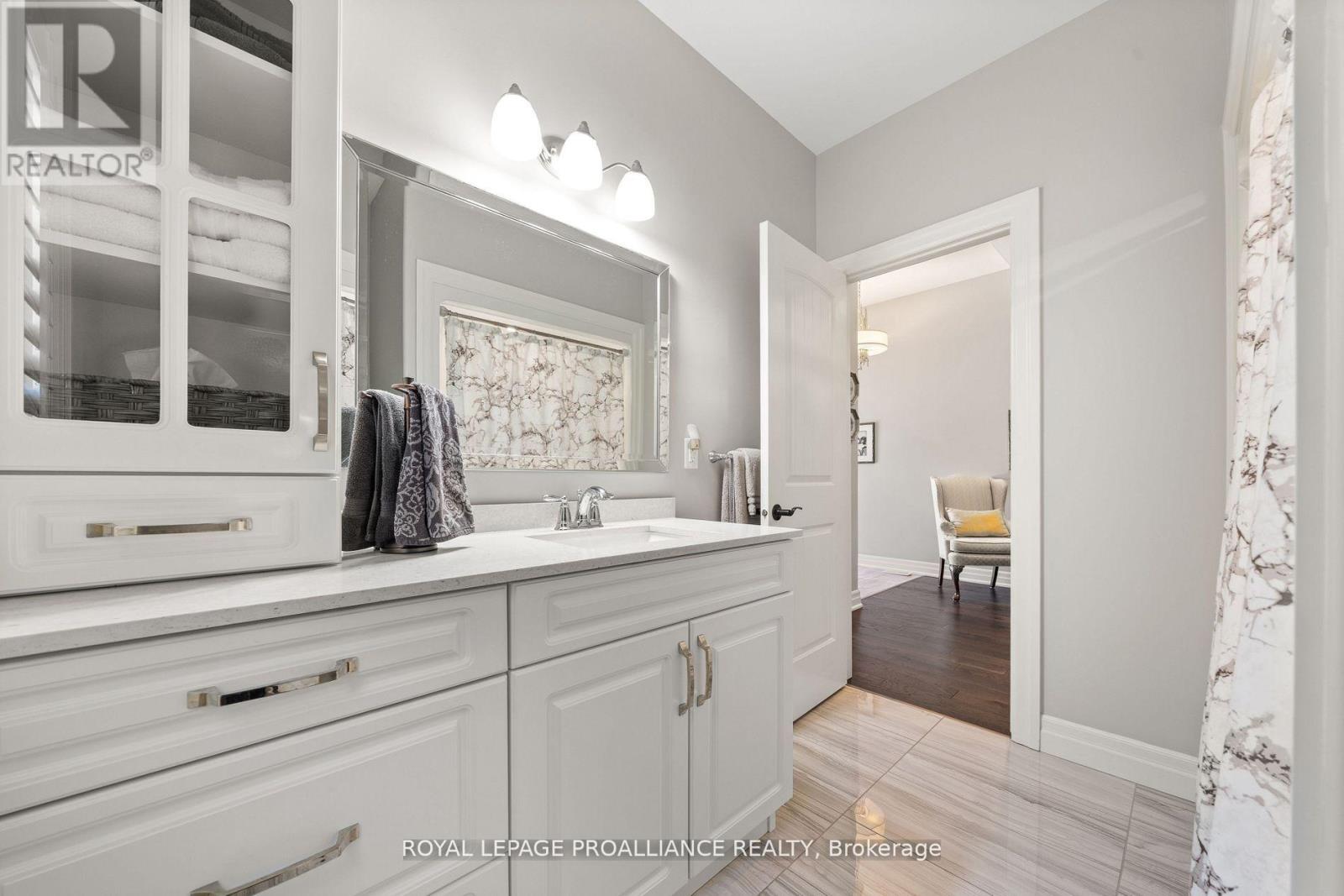 27 Autumn Grove, Quinte West, Ontario K8V 0G9 - Photo 9 - X12554708