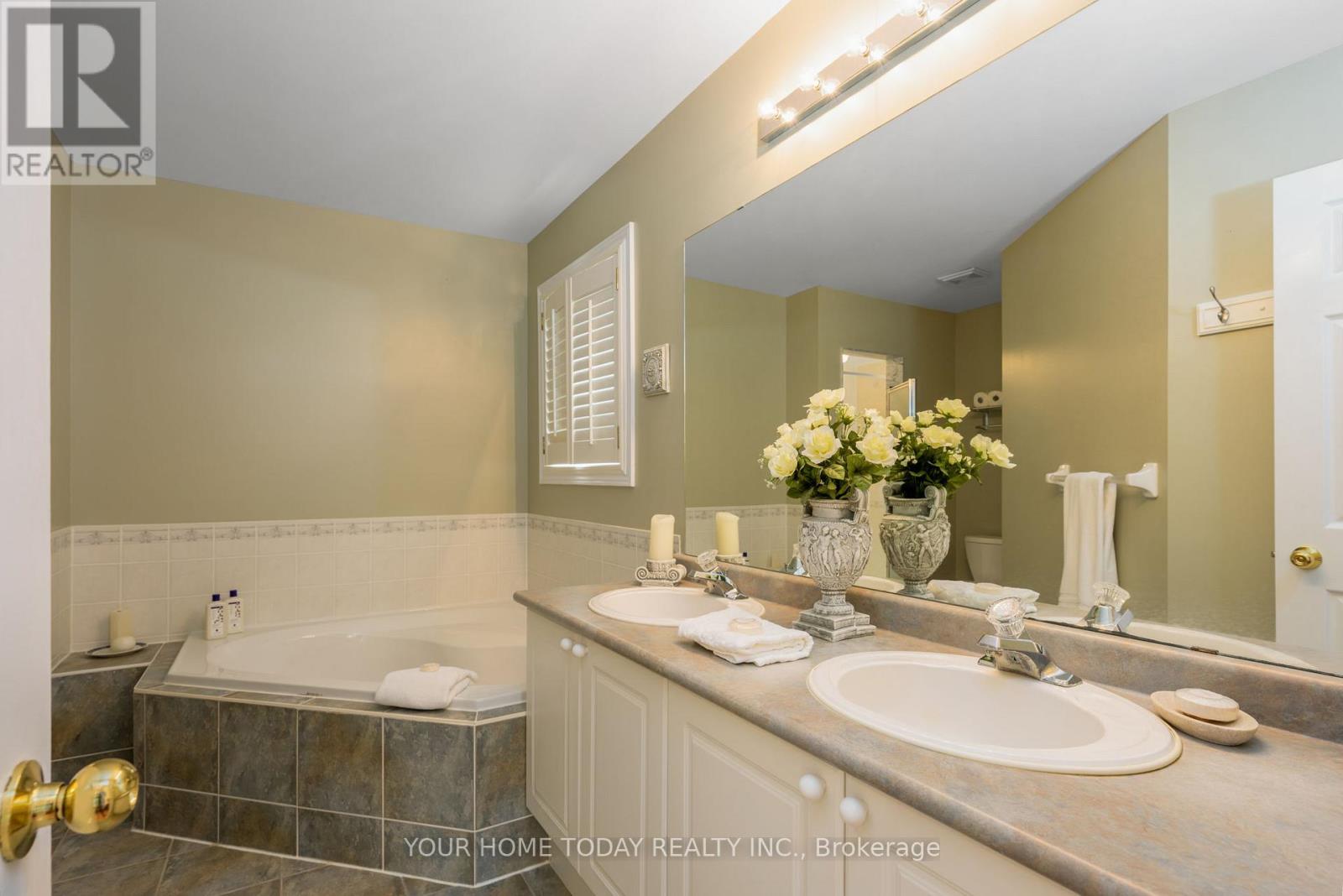 114 Russell Street, Halton Hills, Ontario  L7G 5Z1 - Photo 26 - W12554528