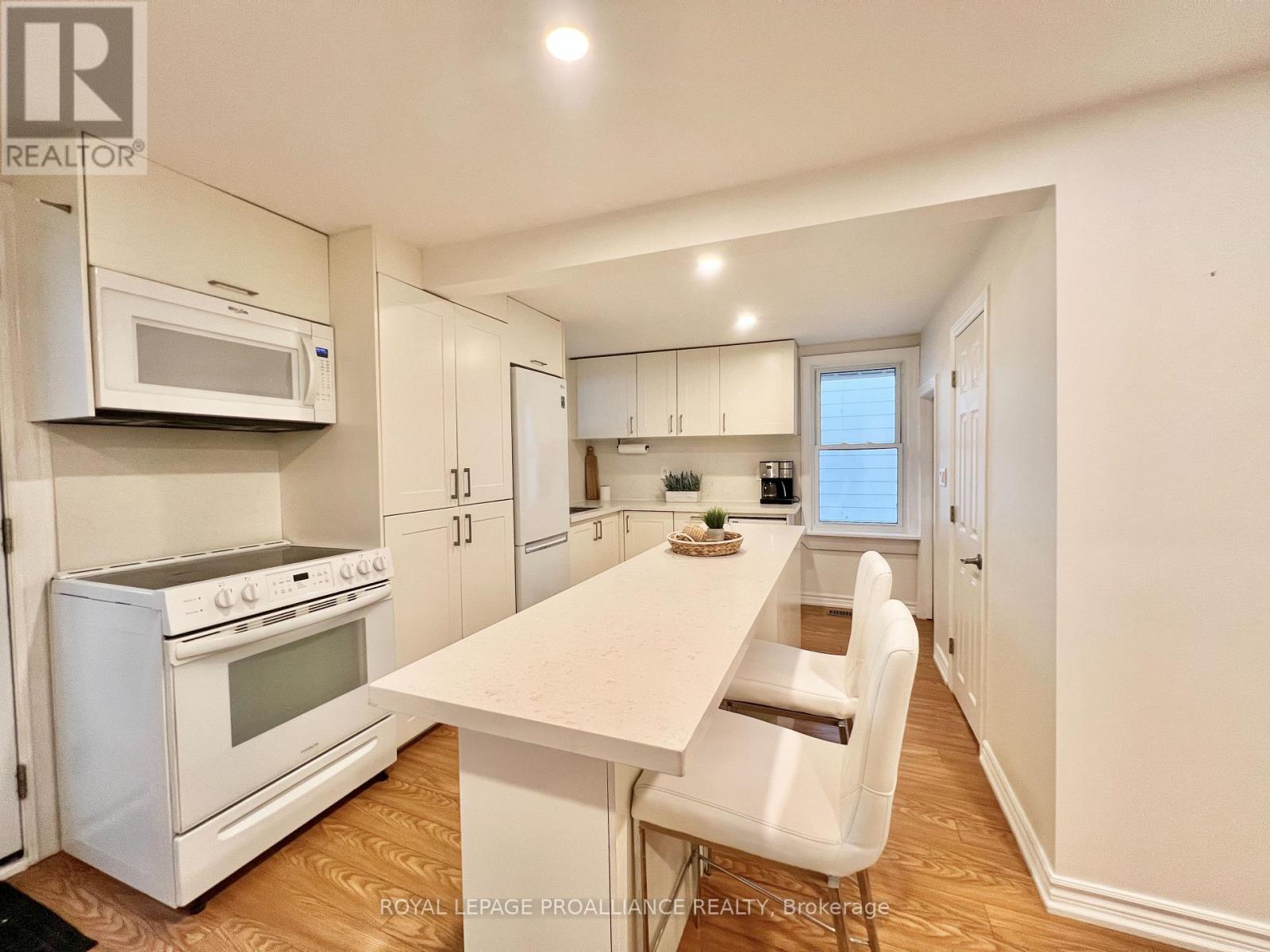 248 Dufferin Avenue, Quinte West, Ontario  K8V 5E9 - Photo 10 - X12554986