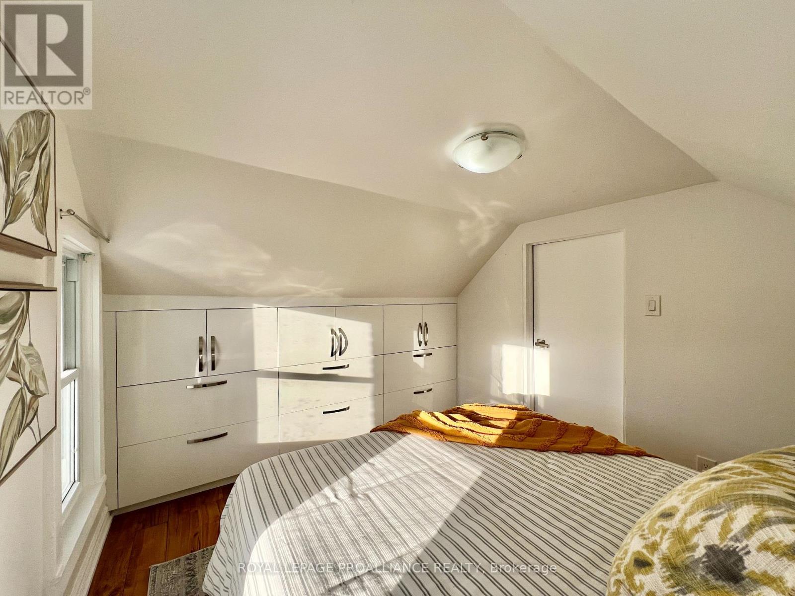 248 Dufferin Avenue, Quinte West, Ontario  K8V 5E9 - Photo 14 - X12554986