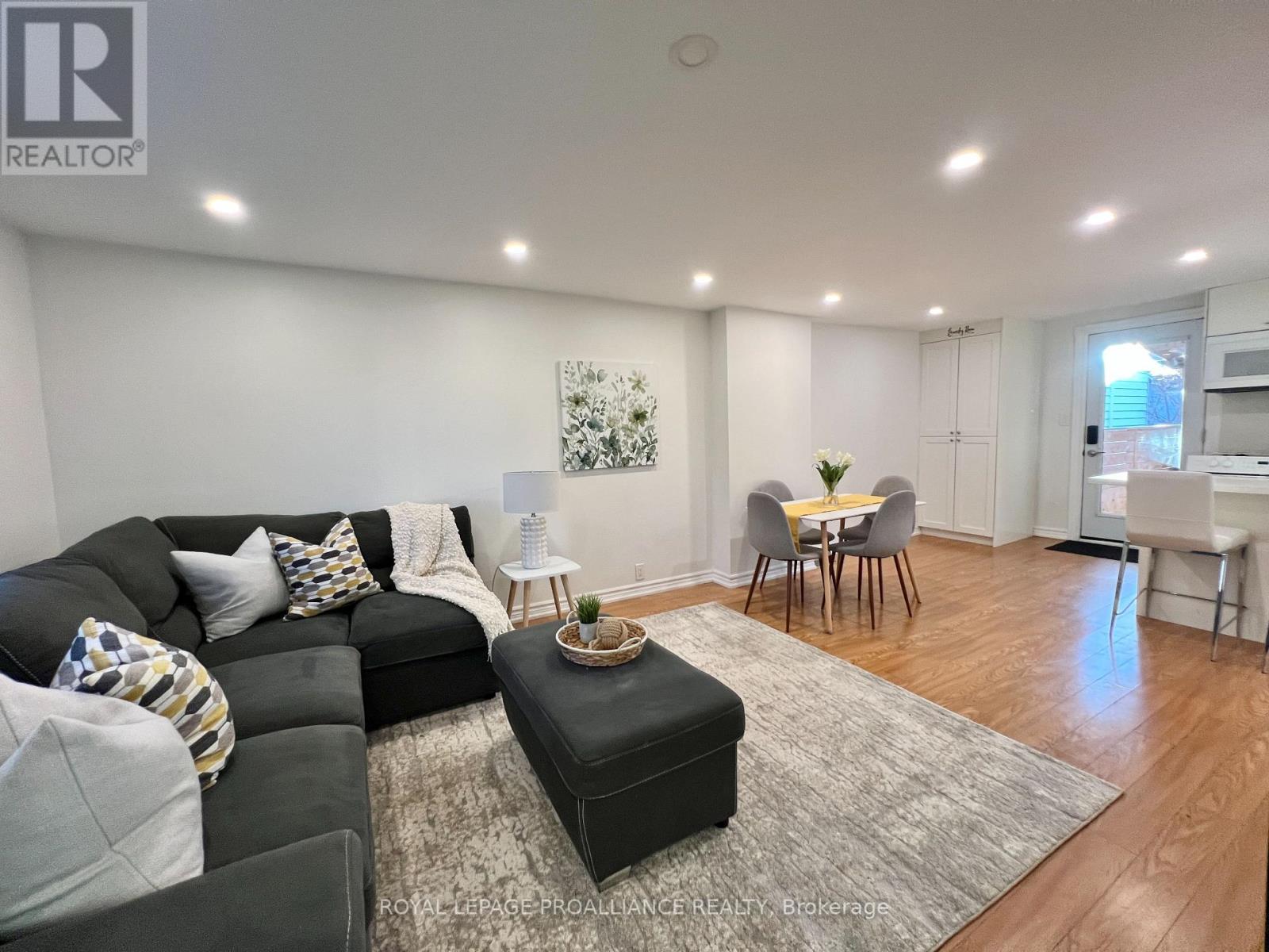 248 Dufferin Avenue, Quinte West, Ontario  K8V 5E9 - Photo 4 - X12554986