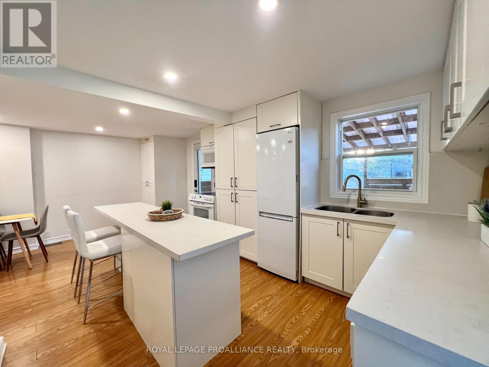 248 Dufferin Avenue, Quinte West, Ontario  K8V 5E9 - Photo 7 - X12554986