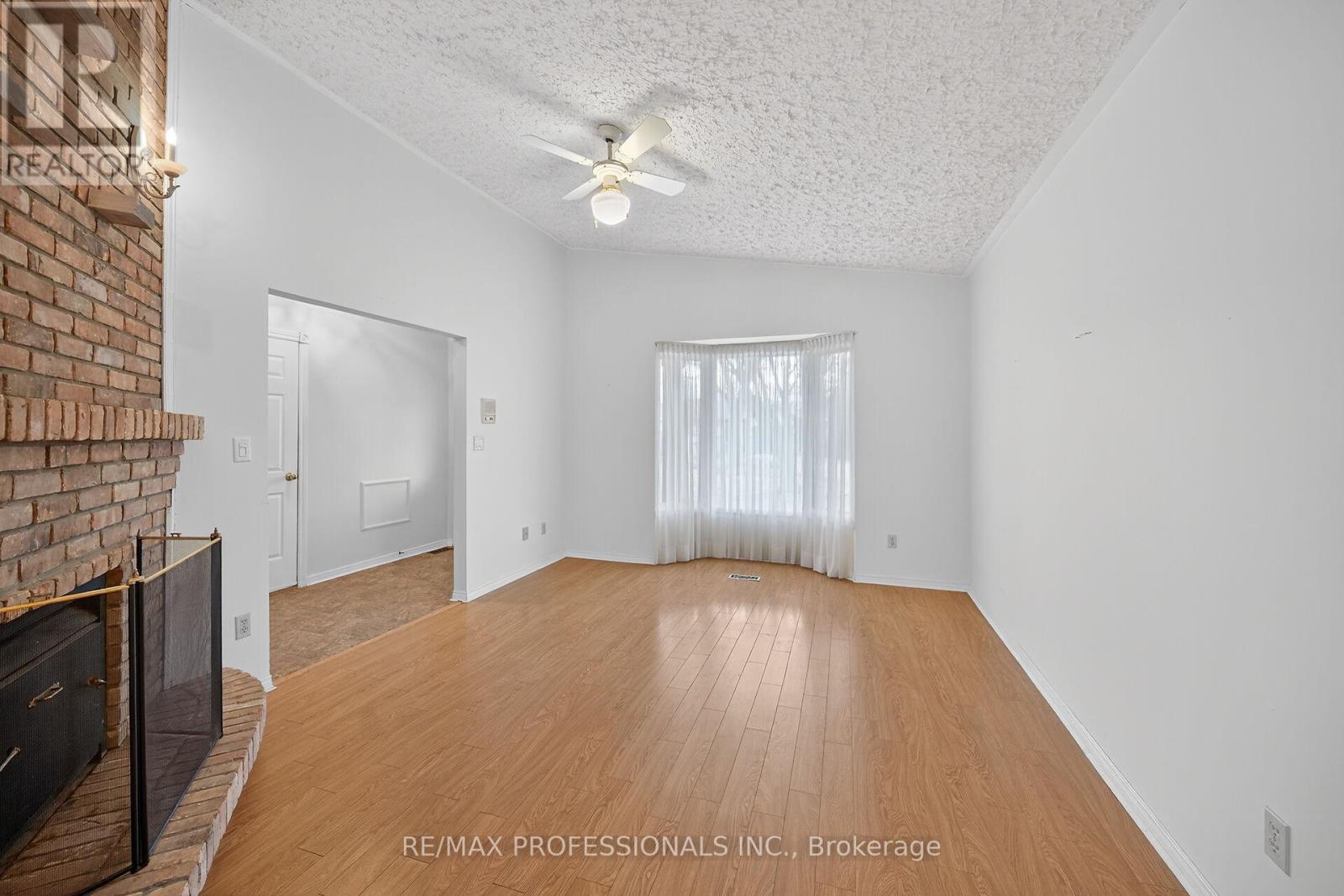 1262 Nathaniel Crescent, Burlington, Ontario  L7S 2B1 - Photo 11 - W12554608