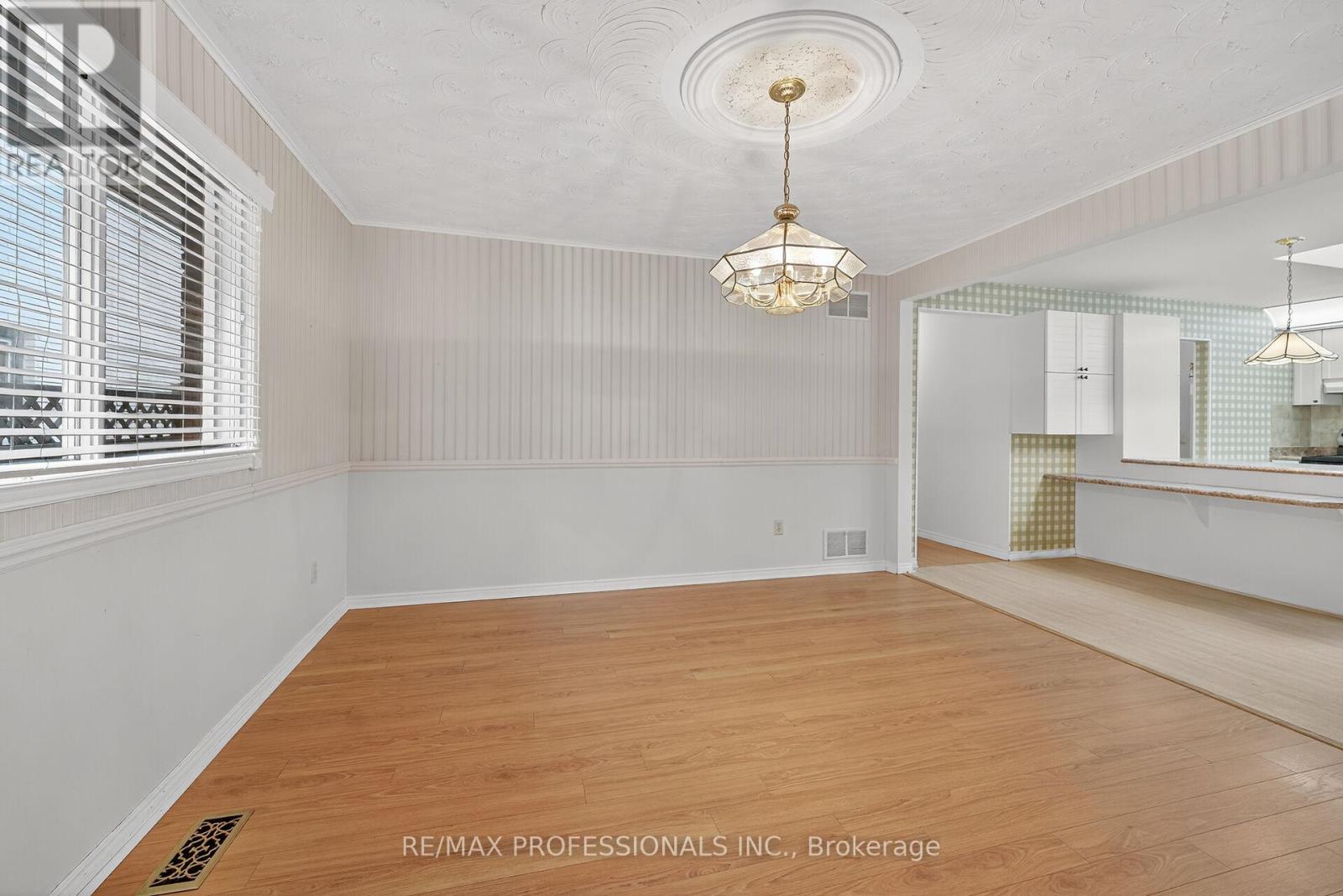 1262 Nathaniel Crescent, Burlington, Ontario  L7S 2B1 - Photo 12 - W12554608