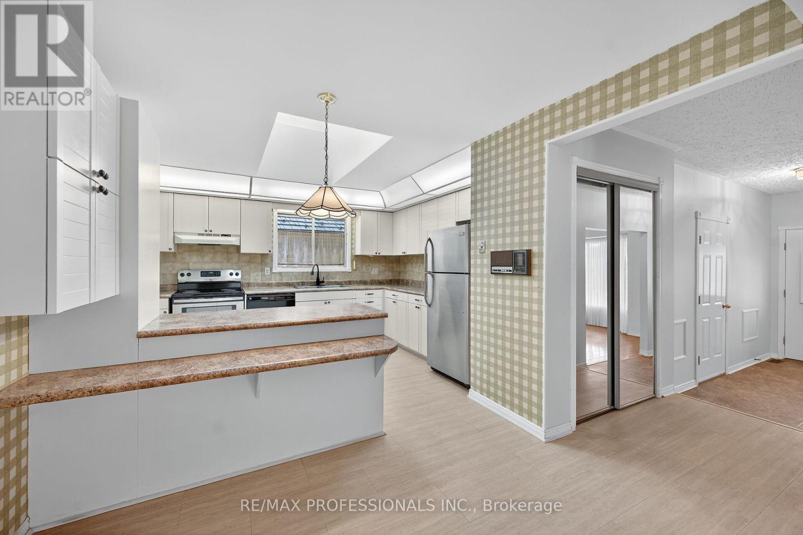 1262 Nathaniel Crescent, Burlington, Ontario  L7S 2B1 - Photo 15 - W12554608