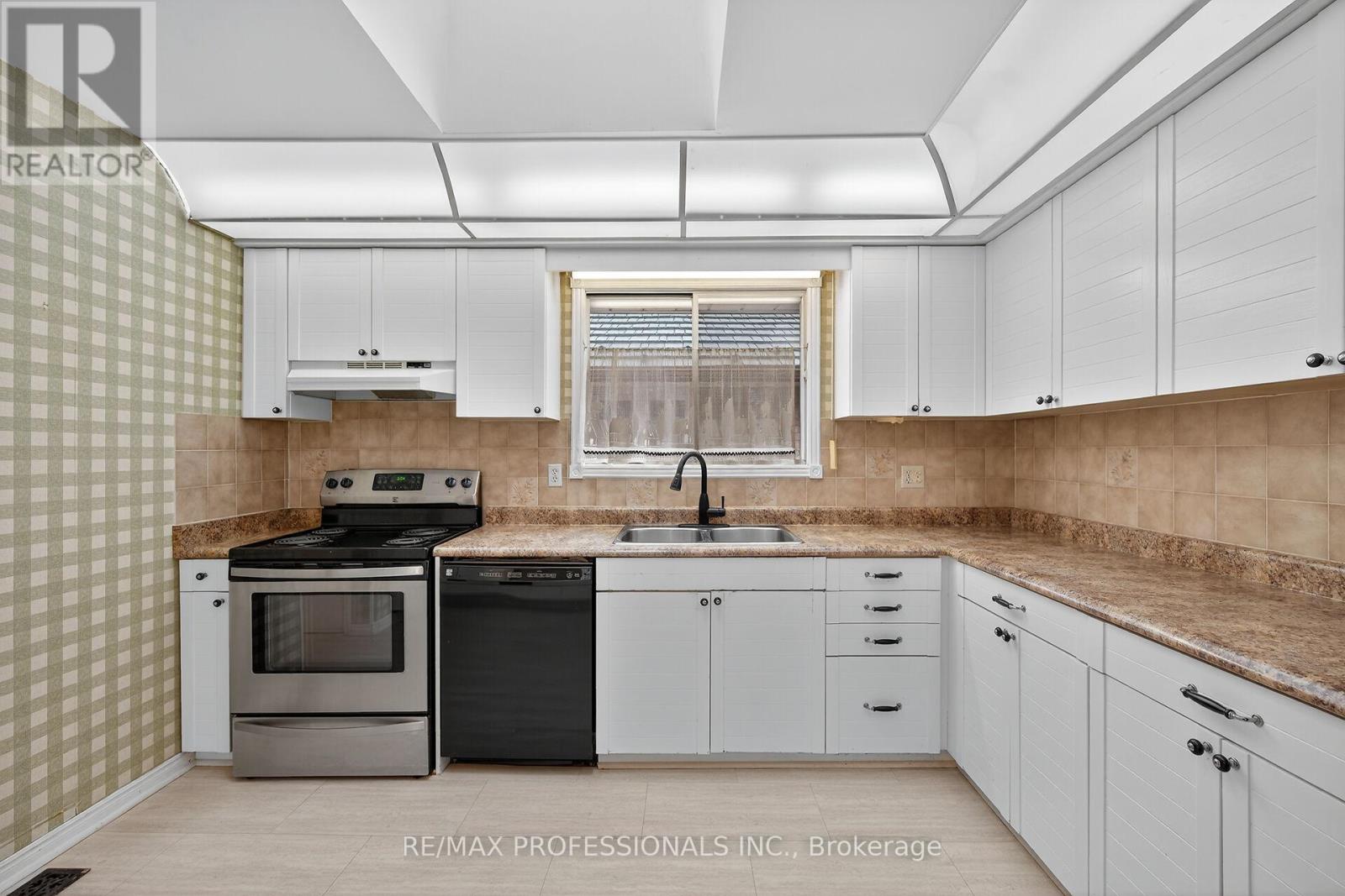 1262 Nathaniel Crescent, Burlington, Ontario  L7S 2B1 - Photo 17 - W12554608