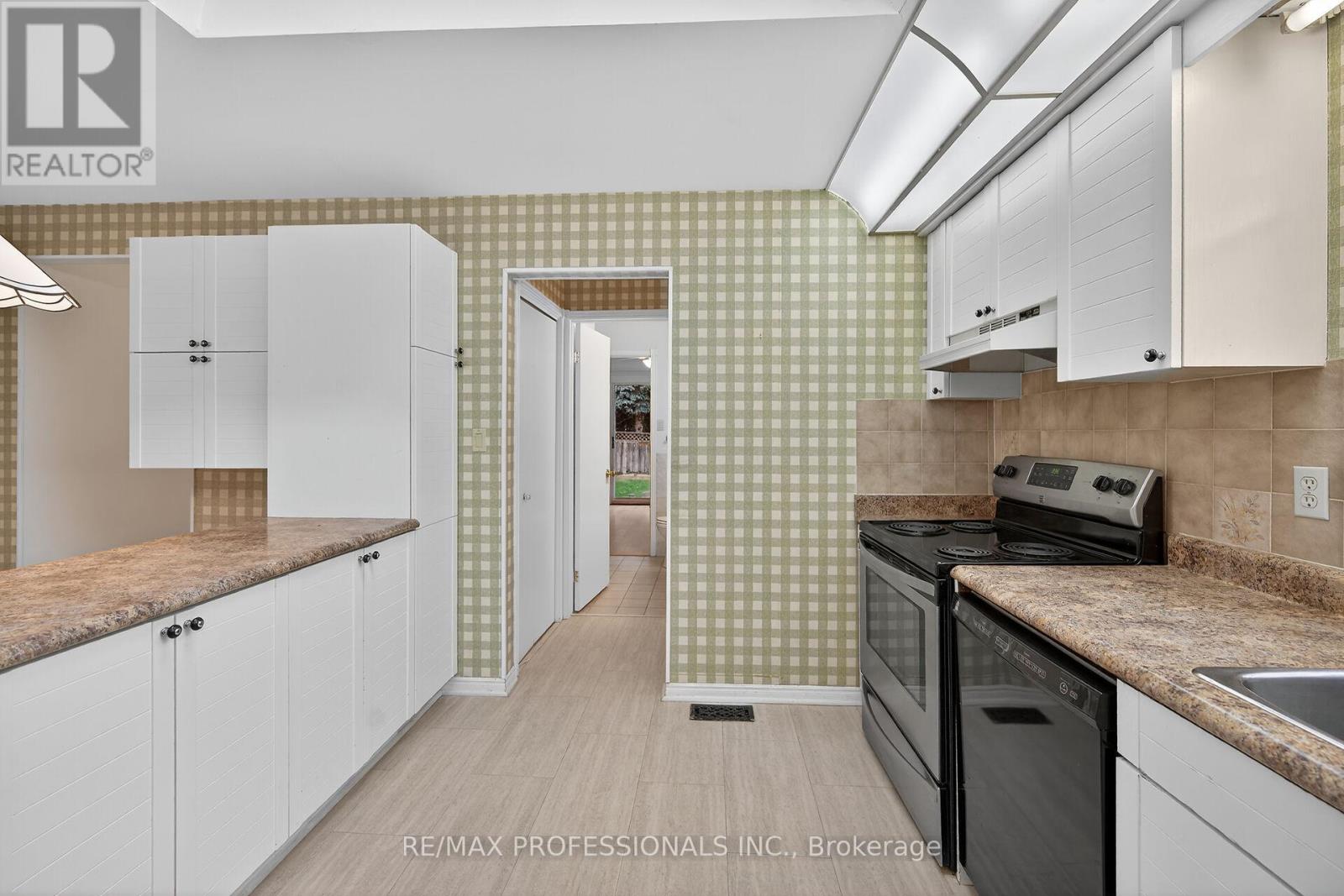 1262 Nathaniel Crescent, Burlington, Ontario  L7S 2B1 - Photo 18 - W12554608