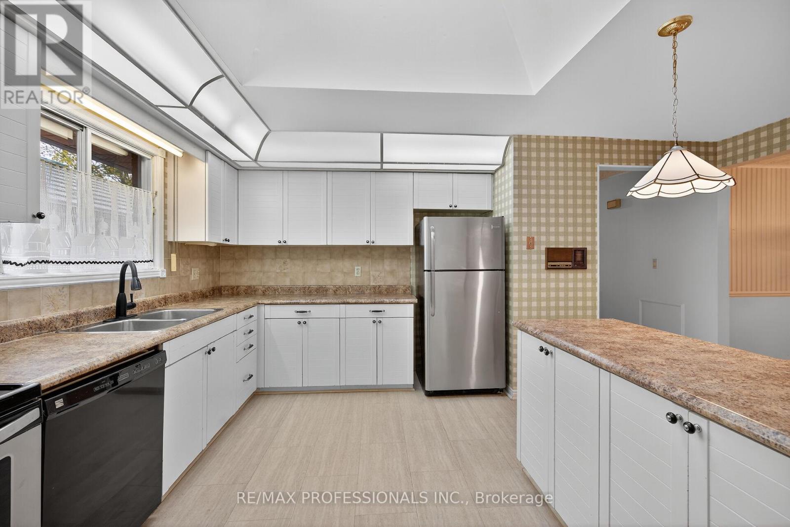 1262 Nathaniel Crescent, Burlington, Ontario  L7S 2B1 - Photo 20 - W12554608