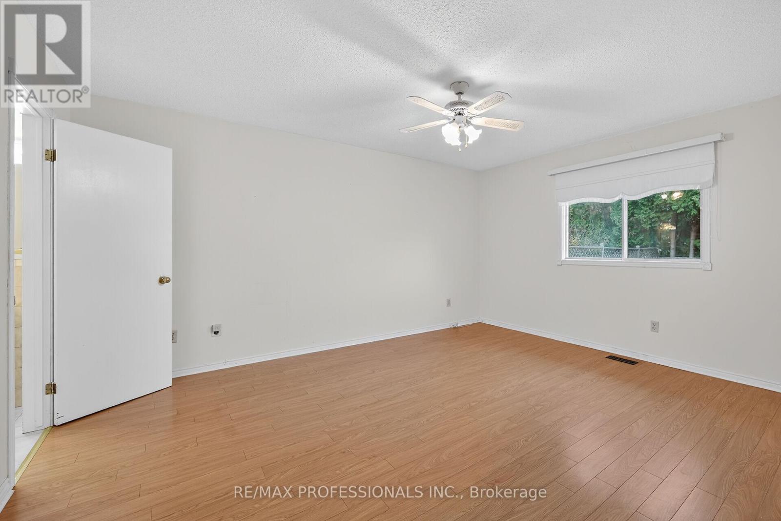 1262 Nathaniel Crescent, Burlington, Ontario  L7S 2B1 - Photo 21 - W12554608