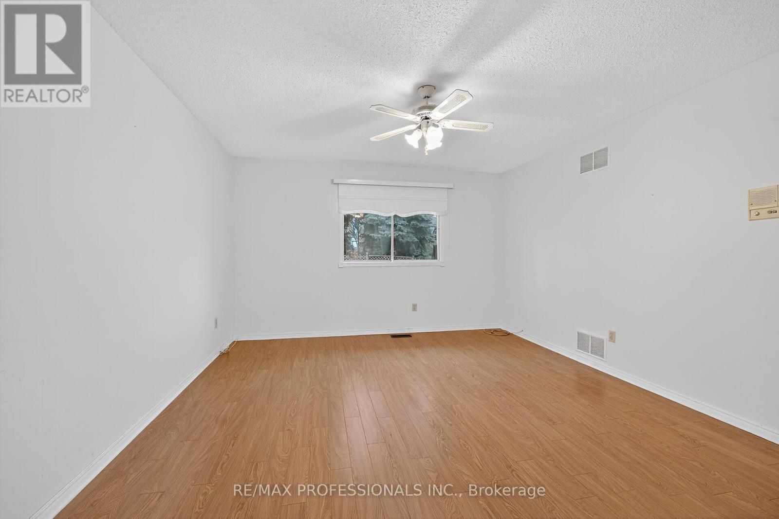 1262 Nathaniel Crescent, Burlington, Ontario  L7S 2B1 - Photo 22 - W12554608