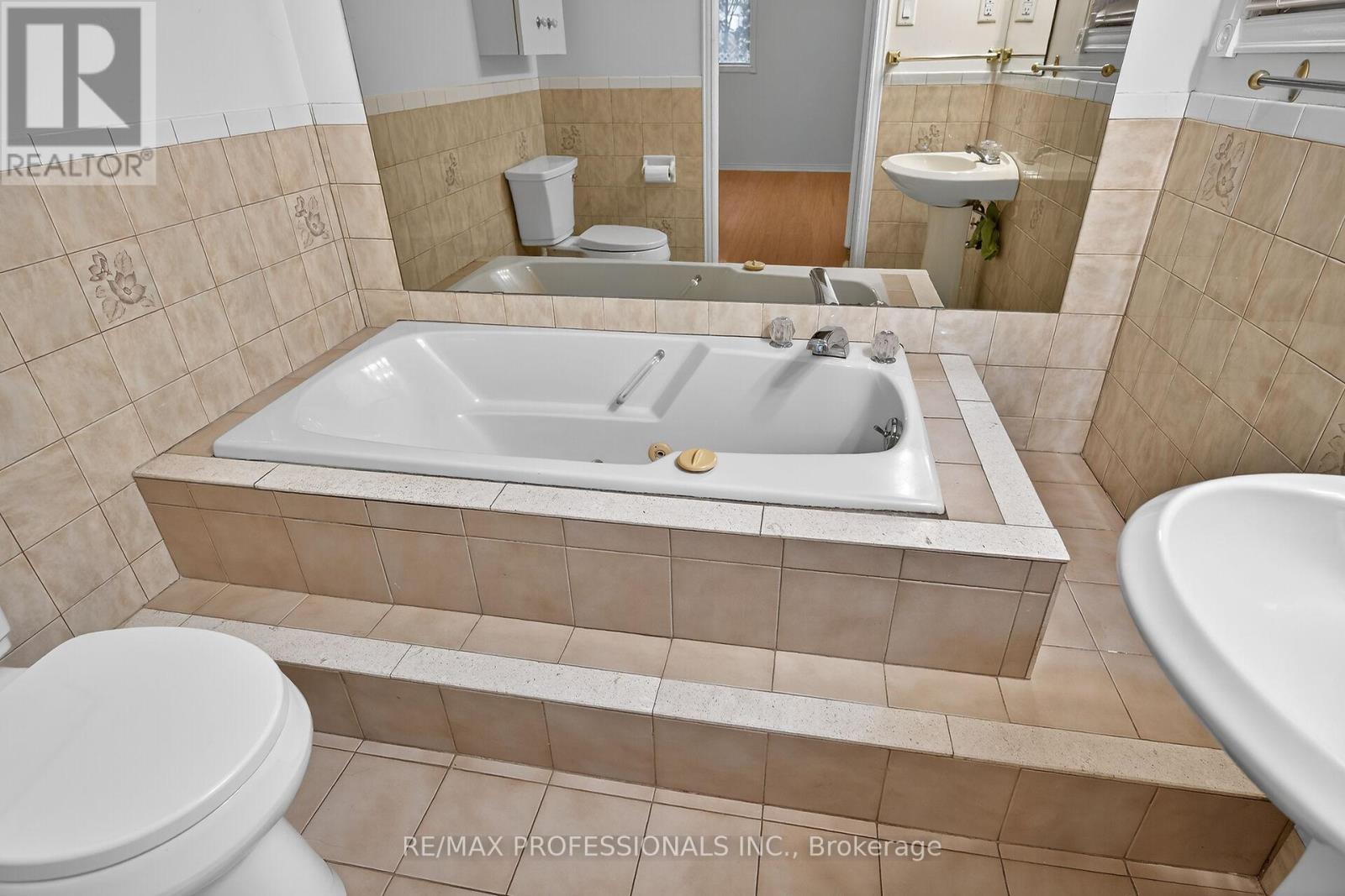 1262 Nathaniel Crescent, Burlington, Ontario  L7S 2B1 - Photo 25 - W12554608