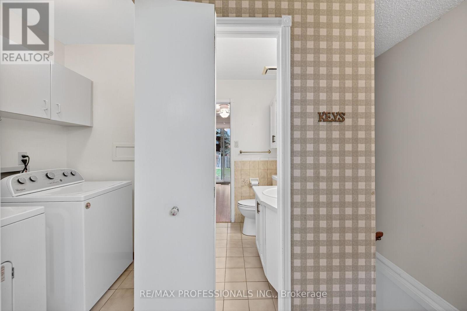 1262 Nathaniel Crescent, Burlington, Ontario  L7S 2B1 - Photo 31 - W12554608