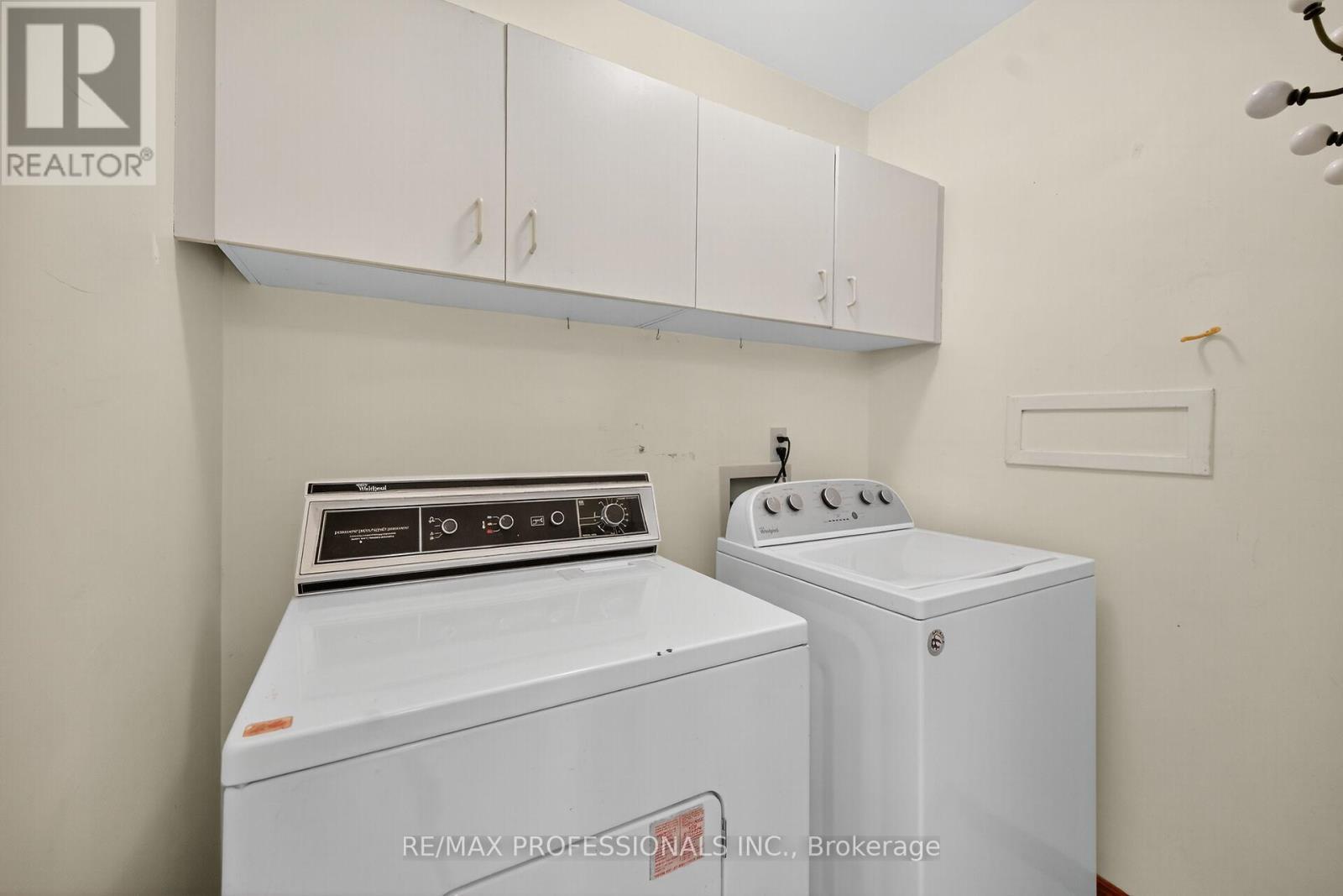 1262 Nathaniel Crescent, Burlington, Ontario  L7S 2B1 - Photo 32 - W12554608