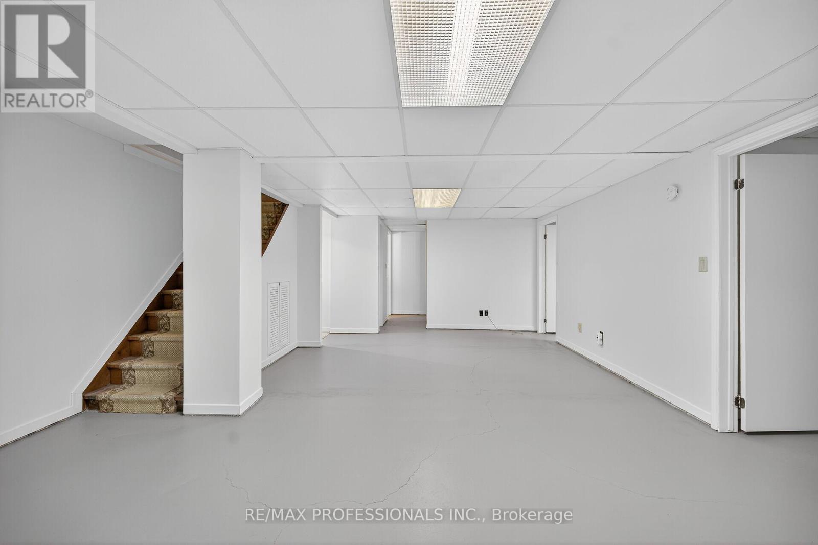 1262 Nathaniel Crescent, Burlington, Ontario  L7S 2B1 - Photo 34 - W12554608