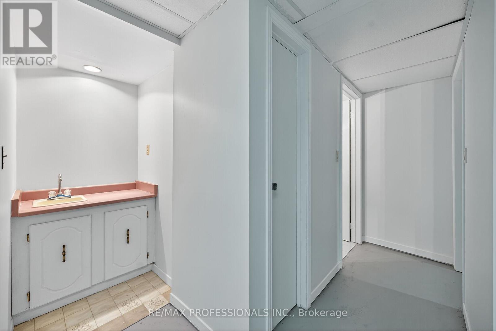 1262 Nathaniel Crescent, Burlington, Ontario  L7S 2B1 - Photo 36 - W12554608