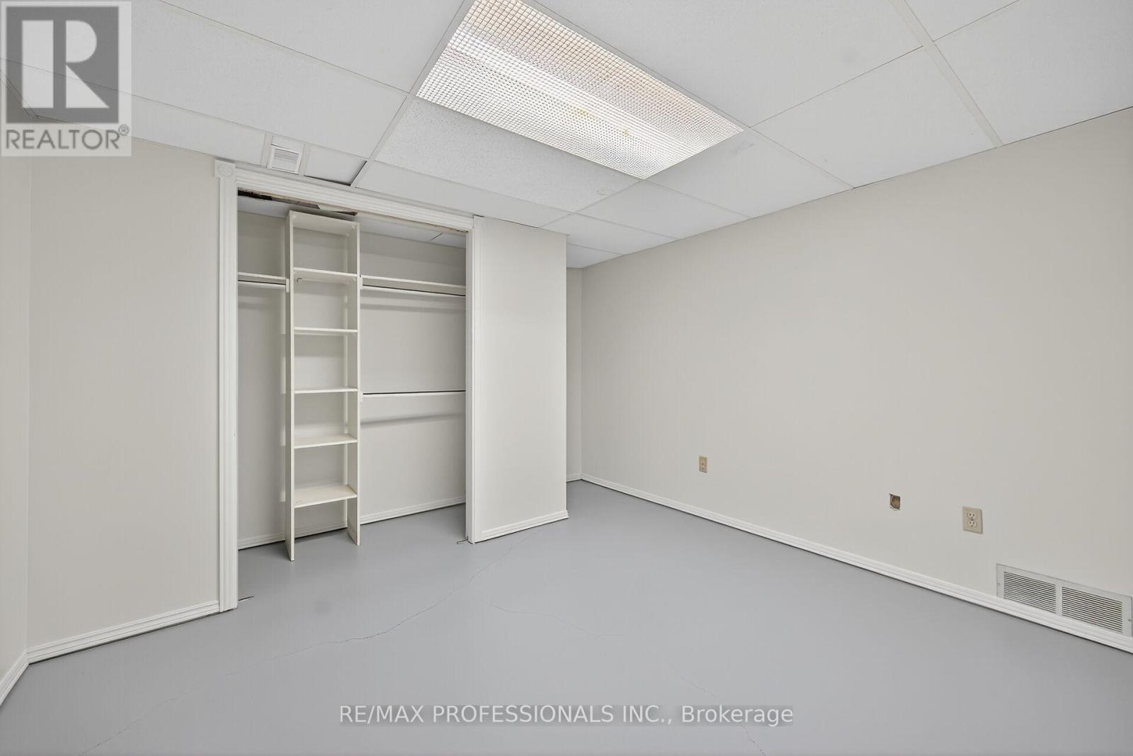 1262 Nathaniel Crescent, Burlington, Ontario  L7S 2B1 - Photo 39 - W12554608