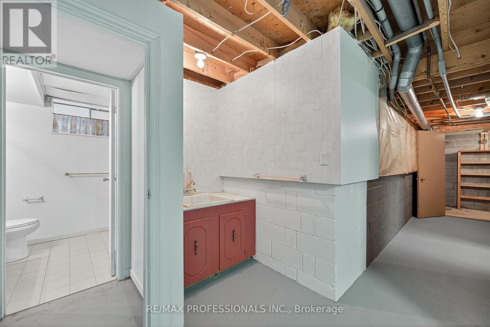 1262 Nathaniel Crescent, Burlington, Ontario  L7S 2B1 - Photo 41 - W12554608