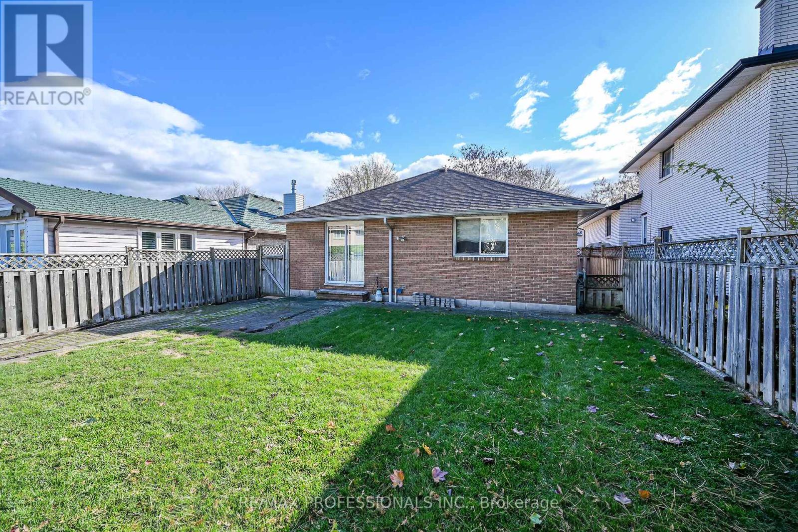 1262 Nathaniel Crescent, Burlington, Ontario  L7S 2B1 - Photo 50 - W12554608