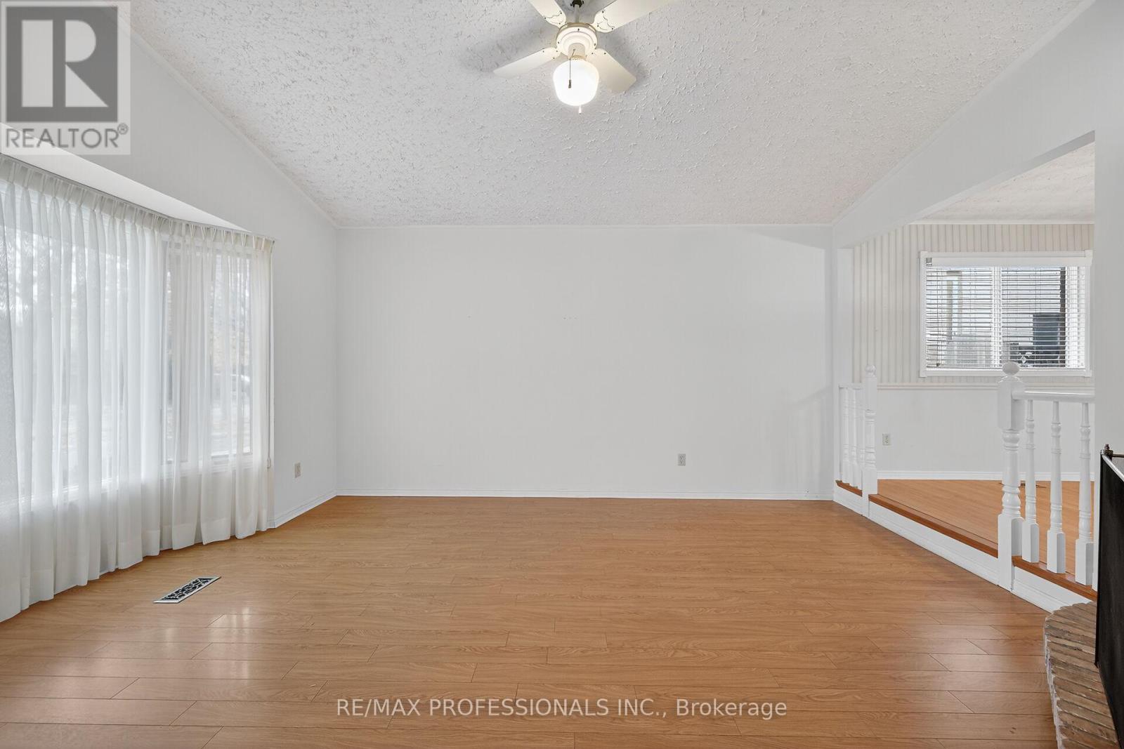 1262 Nathaniel Crescent, Burlington, Ontario  L7S 2B1 - Photo 9 - W12554608