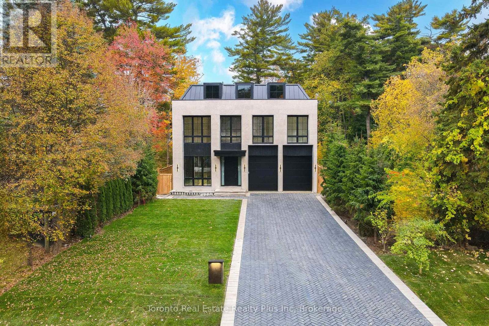 1160 Mona Road, Mississauga, Ontario  L5G 2Z7 - Photo 2 - W12554610