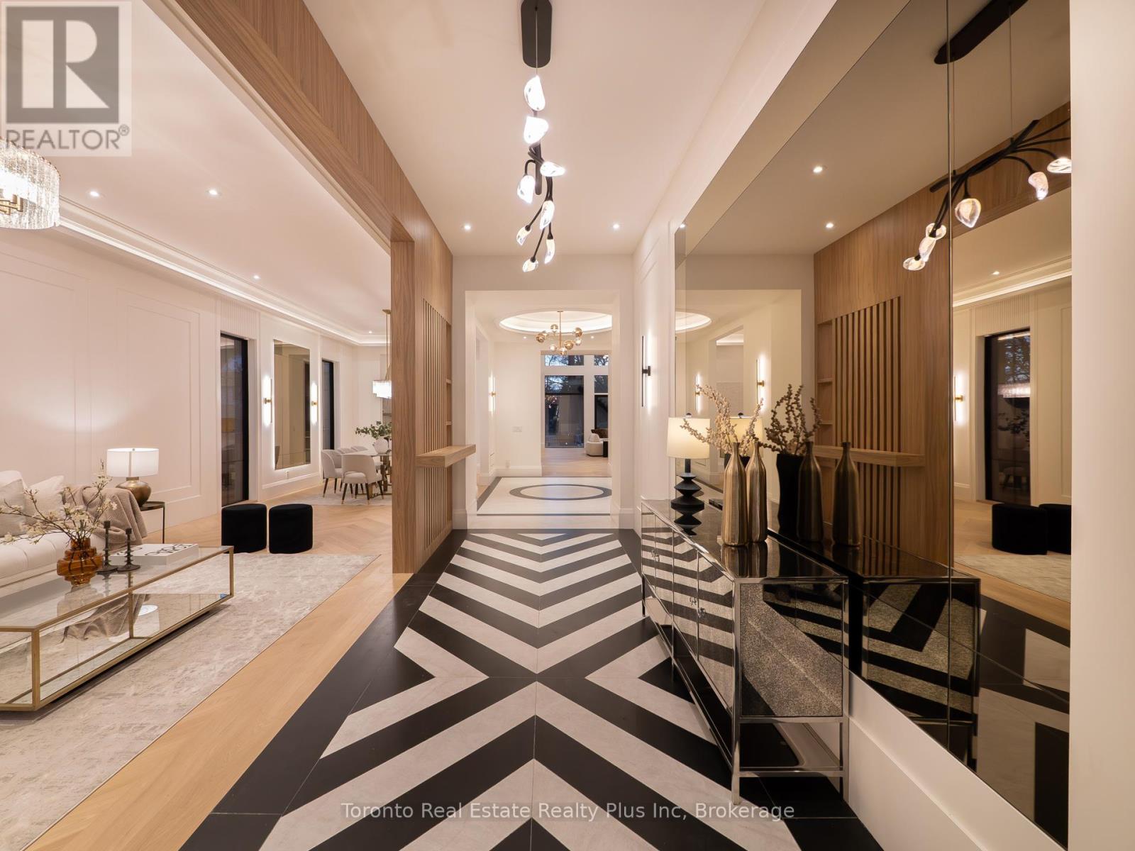 1160 Mona Road, Mississauga, Ontario  L5G 2Z7 - Photo 4 - W12554610