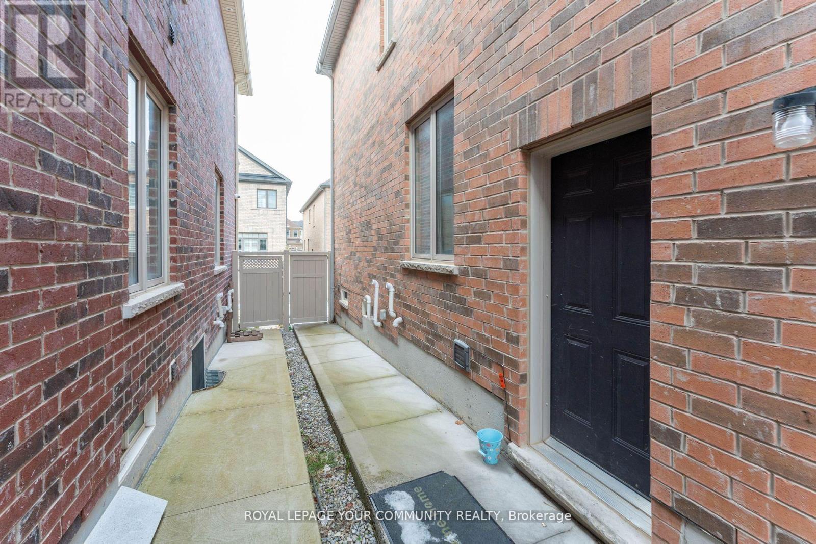 84 Emerald Coast Trail, Brampton, Ontario  L7A 5A7 - Photo 4 - W12554616