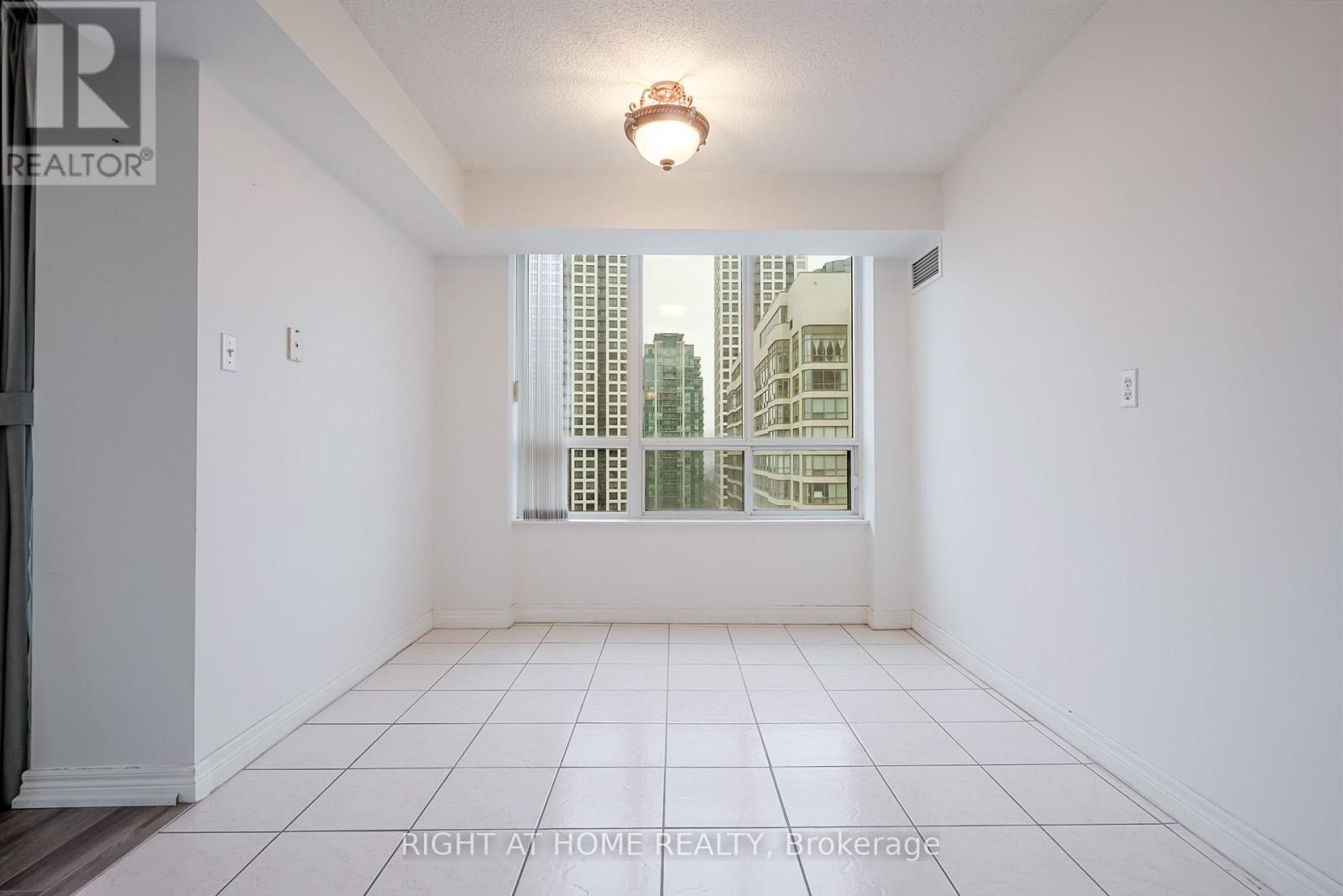 2205 - 156 Enfield Place, Mississauga, Ontario  L5B 4L8 - Photo 14 - W12554620