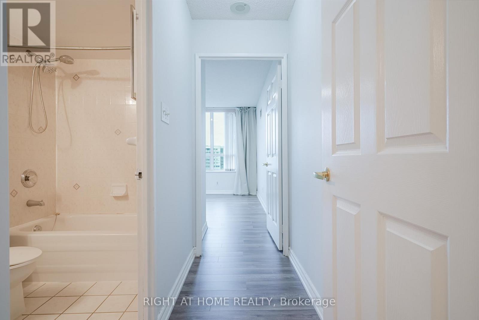 2205 - 156 Enfield Place, Mississauga, Ontario  L5B 4L8 - Photo 15 - W12554620