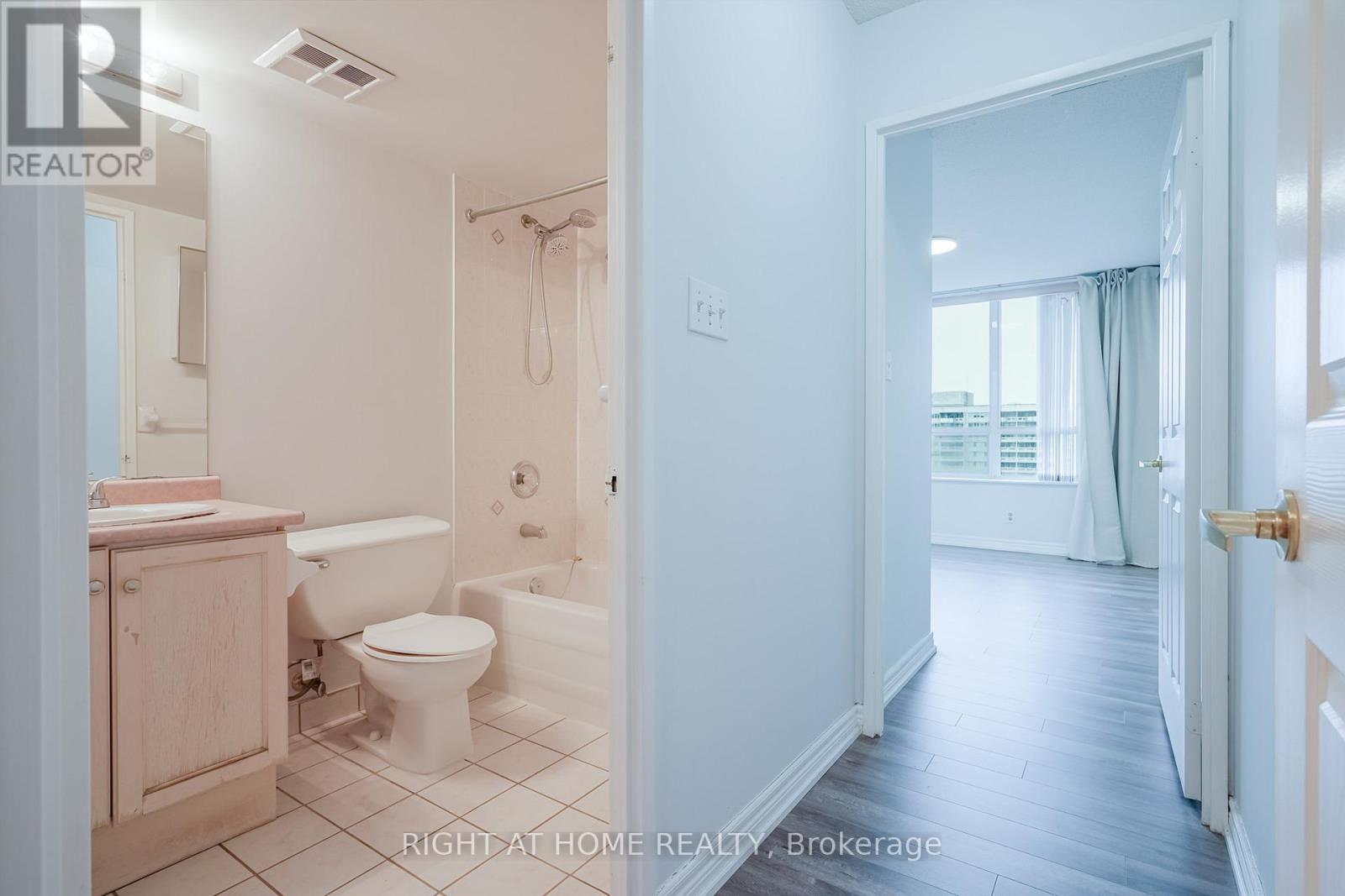 2205 - 156 Enfield Place, Mississauga, Ontario  L5B 4L8 - Photo 16 - W12554620