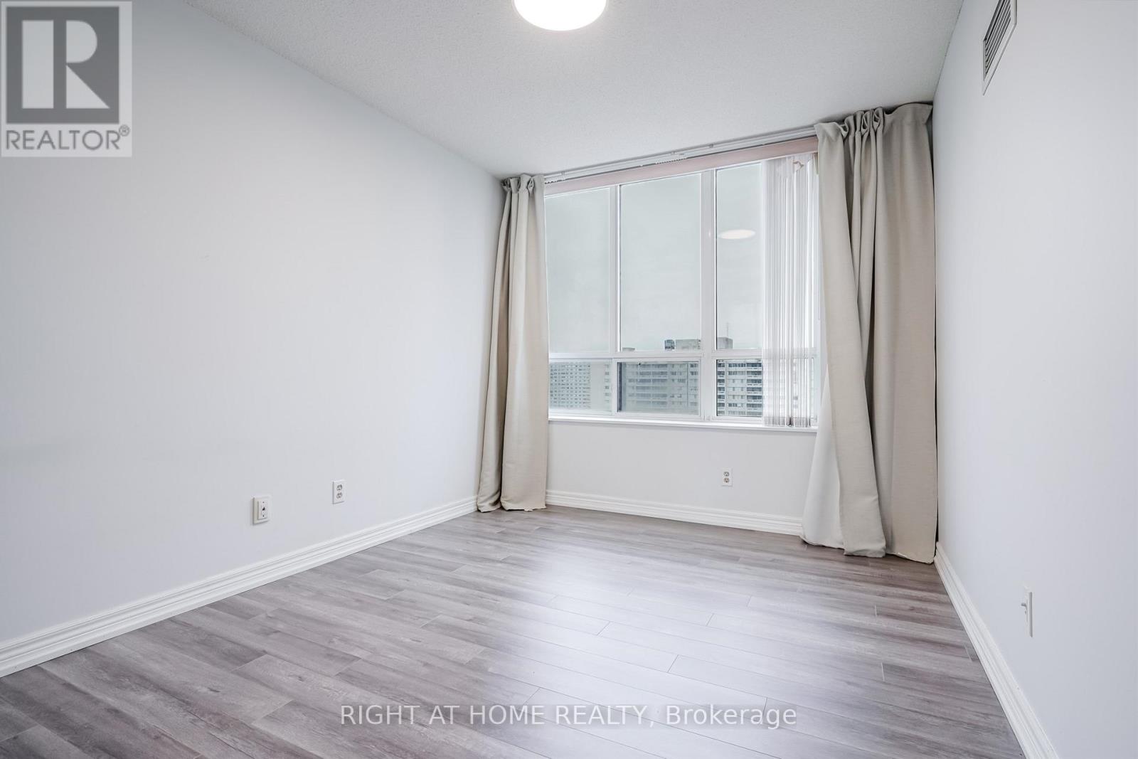 2205 - 156 Enfield Place, Mississauga, Ontario  L5B 4L8 - Photo 17 - W12554620