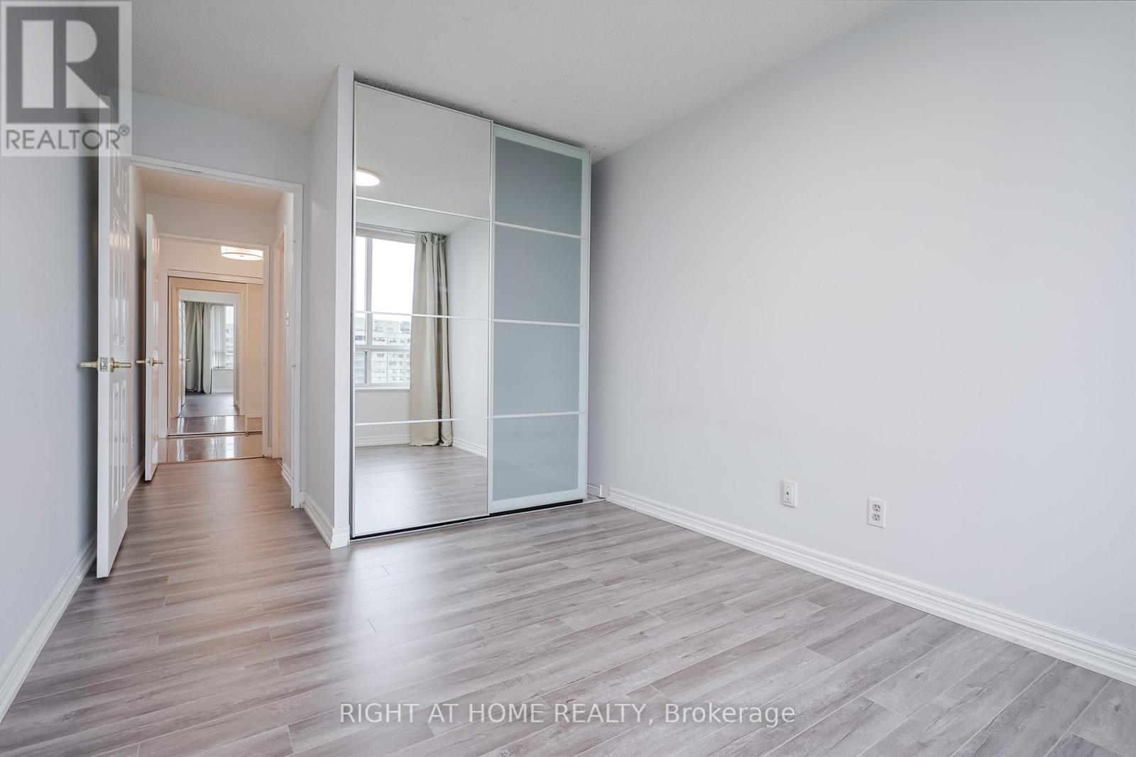 2205 - 156 Enfield Place, Mississauga, Ontario  L5B 4L8 - Photo 18 - W12554620