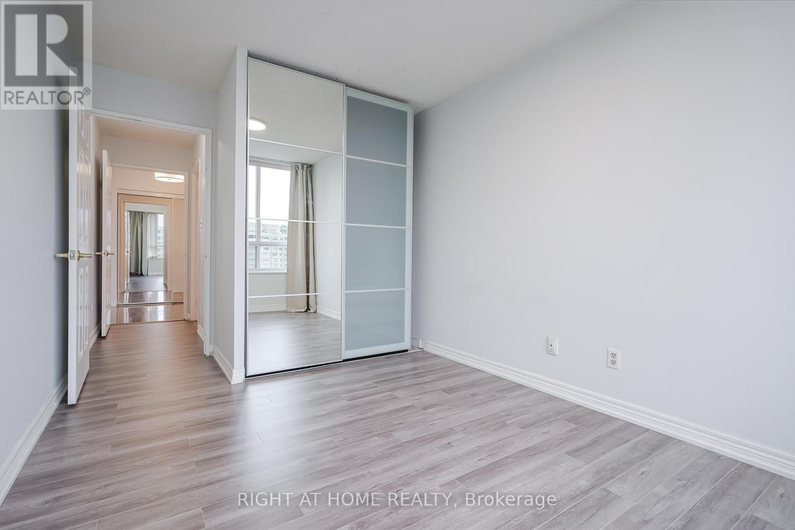 2205 - 156 Enfield Place, Mississauga, Ontario  L5B 4L8 - Photo 19 - W12554620