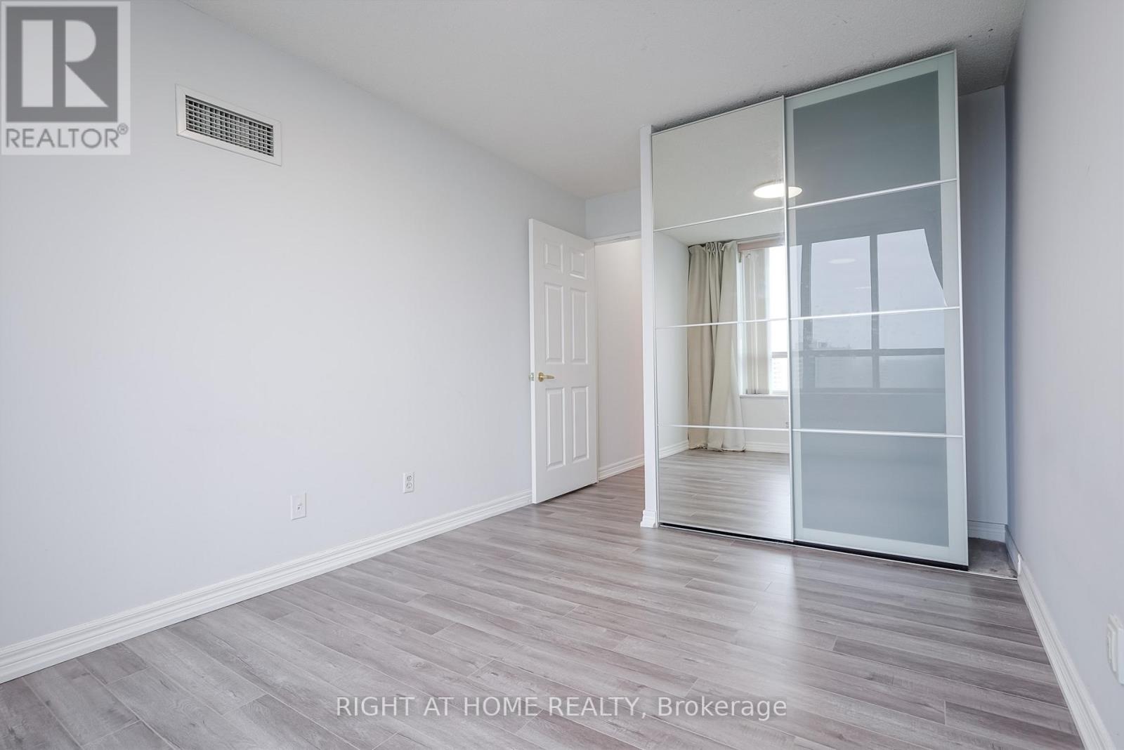 2205 - 156 Enfield Place, Mississauga, Ontario  L5B 4L8 - Photo 20 - W12554620