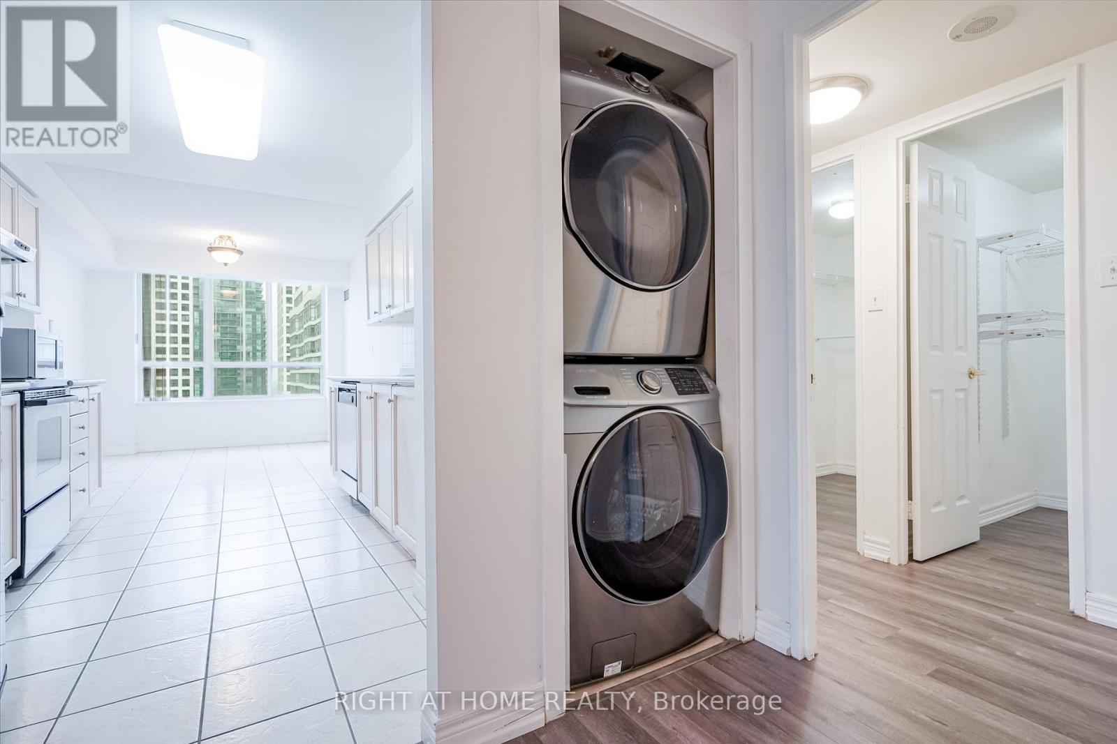 2205 - 156 Enfield Place, Mississauga, Ontario  L5B 4L8 - Photo 22 - W12554620