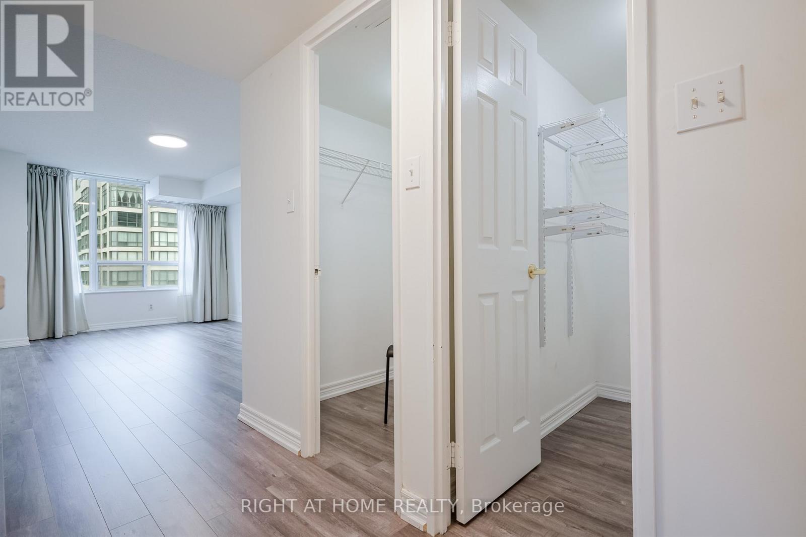 2205 - 156 Enfield Place, Mississauga, Ontario  L5B 4L8 - Photo 23 - W12554620