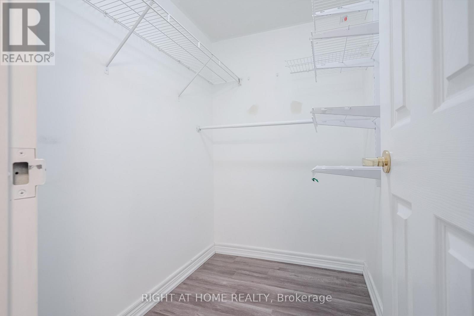 2205 - 156 Enfield Place, Mississauga, Ontario  L5B 4L8 - Photo 25 - W12554620