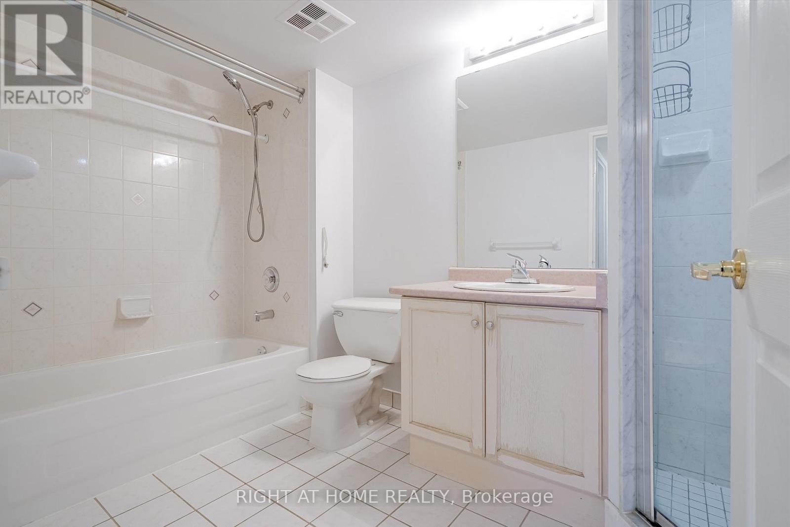 2205 - 156 Enfield Place, Mississauga, Ontario  L5B 4L8 - Photo 30 - W12554620