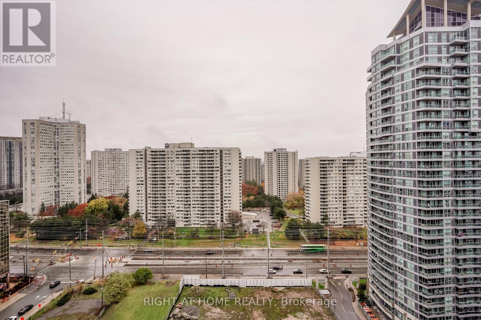 2205 - 156 Enfield Place, Mississauga, Ontario  L5B 4L8 - Photo 35 - W12554620