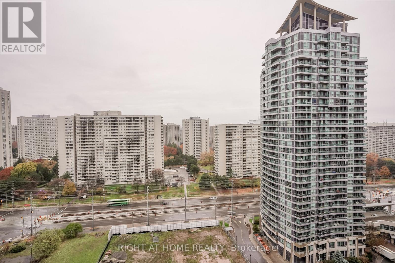 2205 - 156 Enfield Place, Mississauga, Ontario  L5B 4L8 - Photo 36 - W12554620