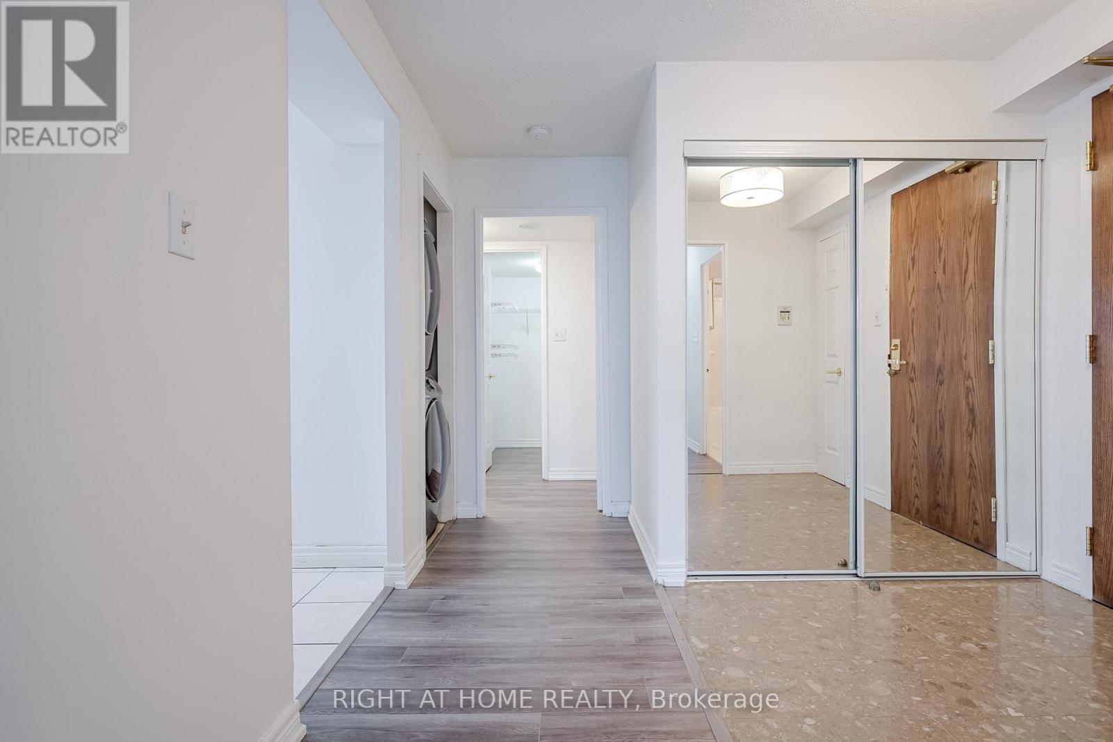 2205 - 156 Enfield Place, Mississauga, Ontario  L5B 4L8 - Photo 6 - W12554620