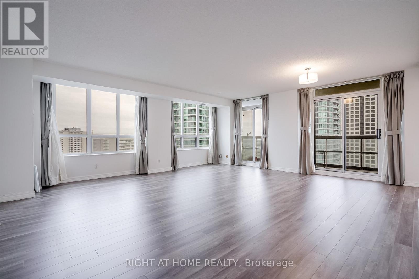 2205 - 156 Enfield Place, Mississauga, Ontario  L5B 4L8 - Photo 7 - W12554620