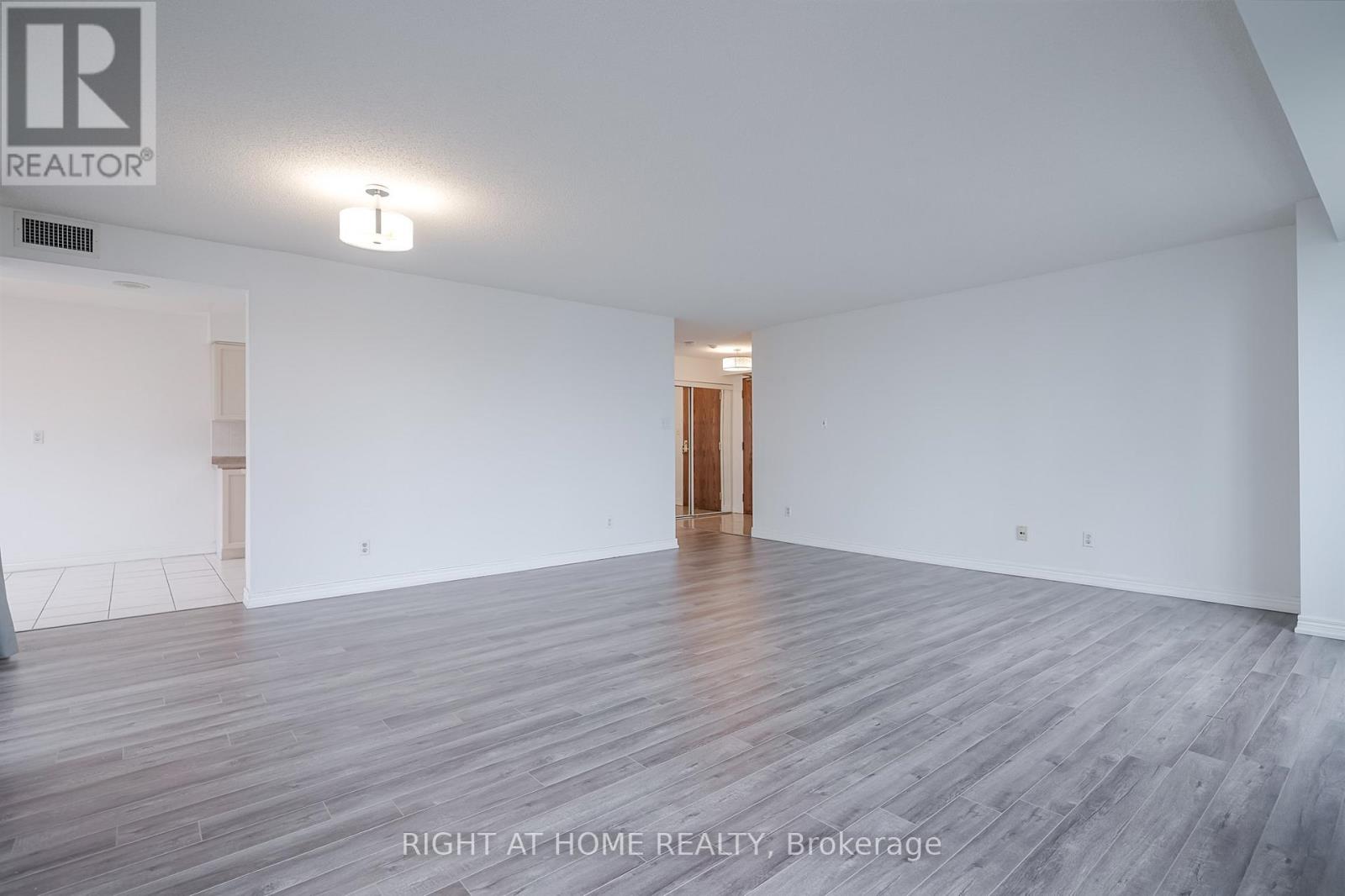 2205 - 156 Enfield Place, Mississauga, Ontario  L5B 4L8 - Photo 9 - W12554620